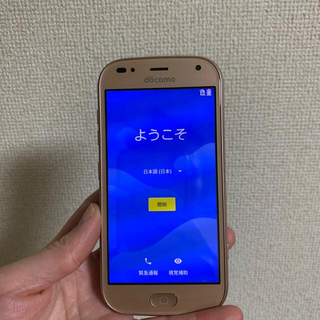 NTTdocomo(エヌティティドコモ)のdocomoらくらくスマートフォンme F-01Ｌ　美品 スマホ/家電/カメラのスマートフォン/携帯電話(スマートフォン本体)の商品写真