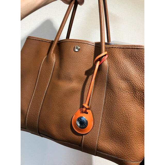 AirTag Hermès エアタグ エルメス バッグチャーム – ゴールド-