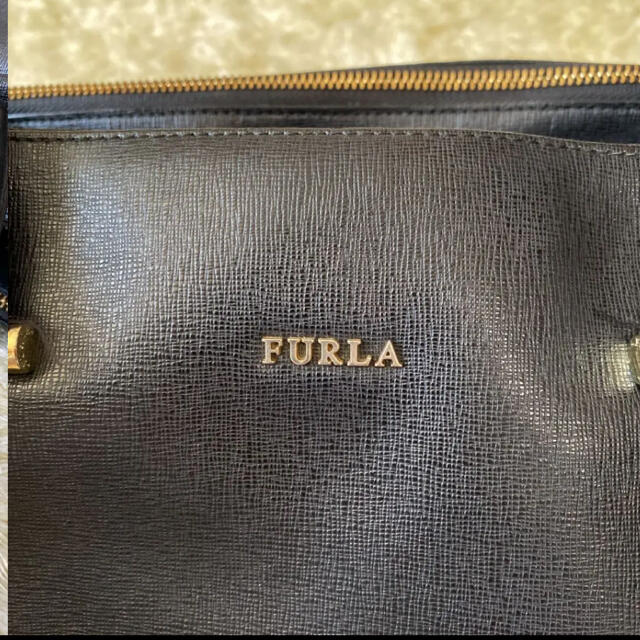 Furla(フルラ)のフルラ ロータス ハンドバッグ 肩掛け A4可 サフィアーノレザー チャーム 黒 エンタメ/ホビーの本(アート/エンタメ)の商品写真