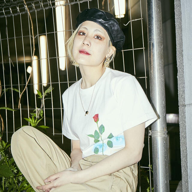 Aymmy in the batty girls(エイミーインザバッティーガール)のdear sisterhood トップス レディースのトップス(Tシャツ(半袖/袖なし))の商品写真