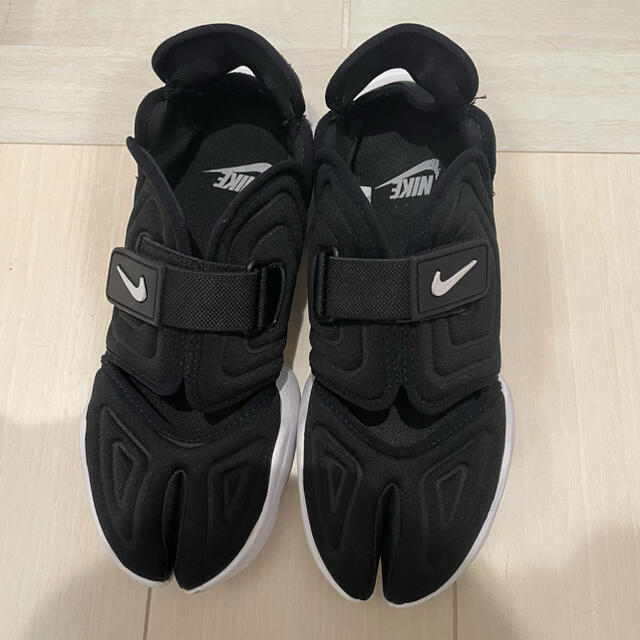 NIKE アクアリフト 黒 ブラック 足袋シューズ-