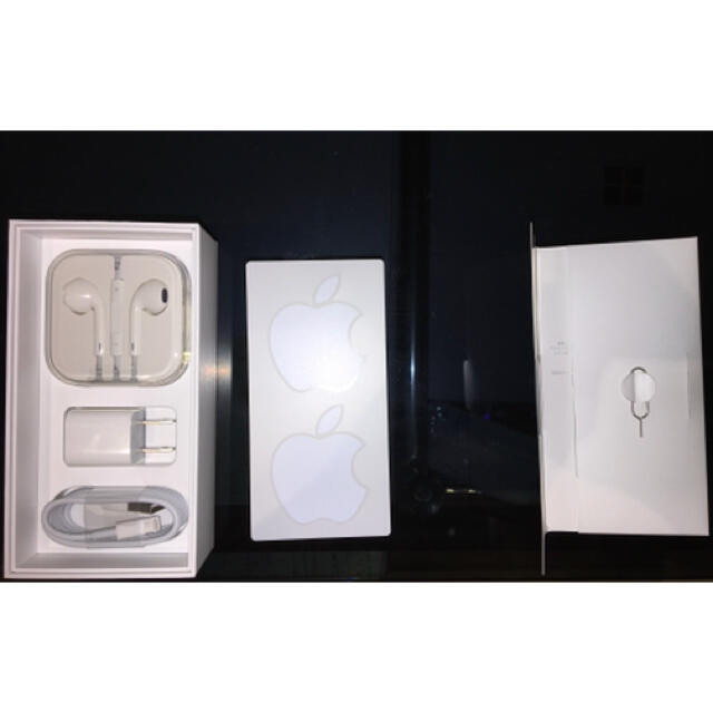 Apple(アップル)のApple 純正 イヤホン Lightning ケーブル ステッカー スマホ/家電/カメラのオーディオ機器(ヘッドフォン/イヤフォン)の商品写真
