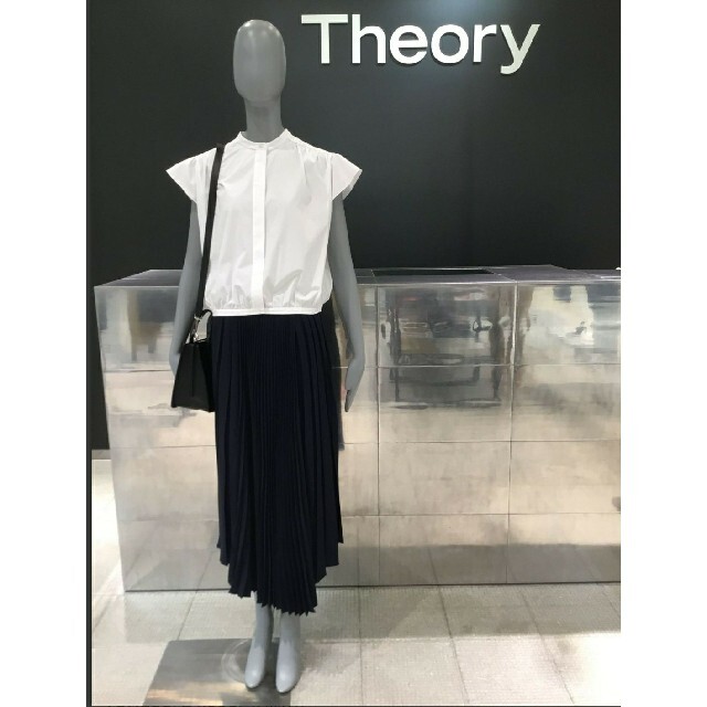 theory(セオリー)の値下げ Theory 変形ヘム ロングプリーツスカート 黒 レディースのスカート(ロングスカート)の商品写真