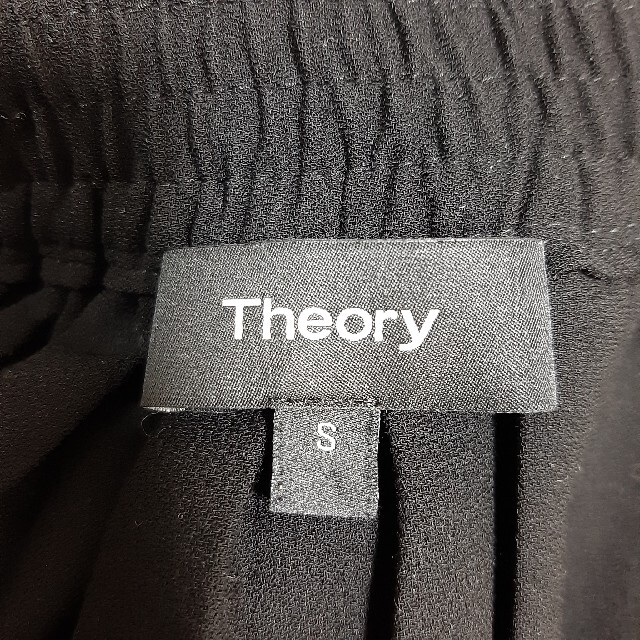 theory(セオリー)の値下げ Theory 変形ヘム ロングプリーツスカート 黒 レディースのスカート(ロングスカート)の商品写真