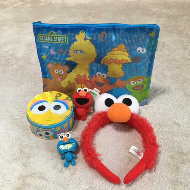 SESAME STREET(セサミストリート)のセサミストリート　エルモ　USJカチューシャ&空き缶＆ポーチ＆ストラップ２種 エンタメ/ホビーのおもちゃ/ぬいぐるみ(キャラクターグッズ)の商品写真