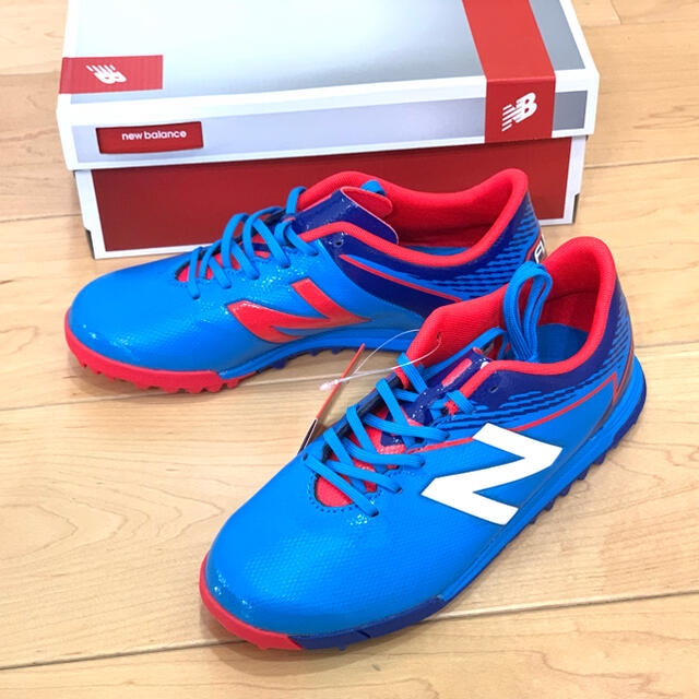 New Balance(ニューバランス)の★atapon様専用★ NB FURON JRD TF 新品 21.5cm スポーツ/アウトドアのサッカー/フットサル(シューズ)の商品写真