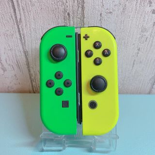 ニンテンドースイッチ(Nintendo Switch)のストラップつきグリーン イエロー Switch 左右セット ジョイコン(その他)