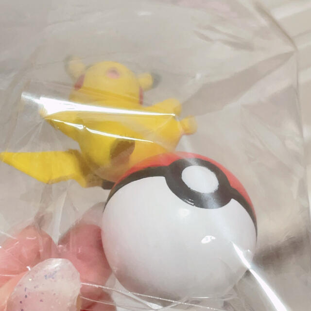 ポケモン(ポケモン)の𓊆 新品 とびだす！ピカチュウマグネット 玉乗りチュウ！ 𓊇  エンタメ/ホビーのフィギュア(ゲームキャラクター)の商品写真