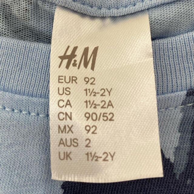 H&M(エイチアンドエム)の【5/6 13最終値下げ】【子供服/半袖】【95cm】Ｔシャツ・パンツセット キッズ/ベビー/マタニティのキッズ服男の子用(90cm~)(Tシャツ/カットソー)の商品写真