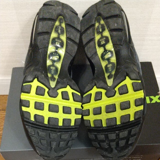 NIKE(ナイキ)のNIKE AIR MAX 95 BLACK/NEON YELLOW-LT GR メンズの靴/シューズ(スニーカー)の商品写真