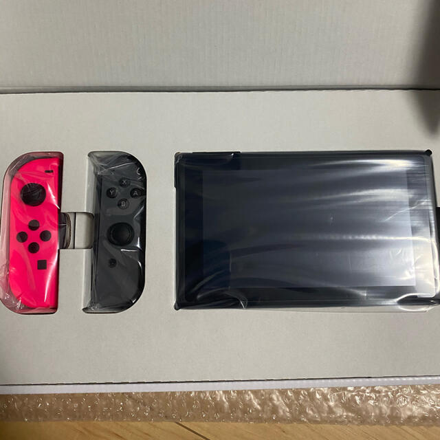 Nintendo Switch(ニンテンドースイッチ)の【新品未開封】Switch 任天堂スイッチ本体　新型　マイニンテンドー エンタメ/ホビーのゲームソフト/ゲーム機本体(家庭用ゲーム機本体)の商品写真