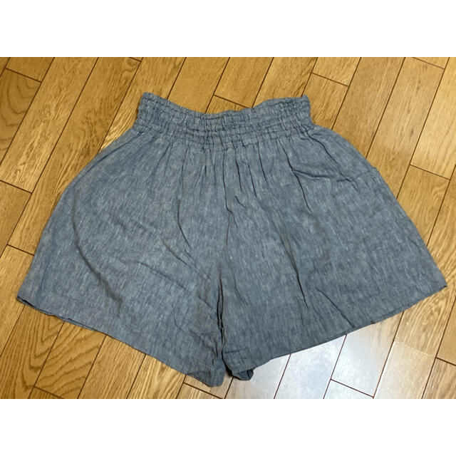 shuca(シュカ)のグレーキュロット（スカートパンツ/ミニ） レディースのパンツ(キュロット)の商品写真