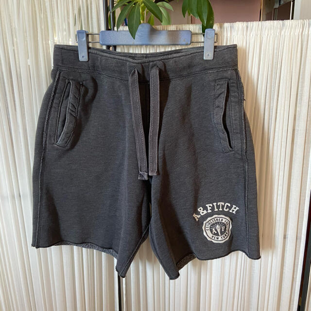 Abercrombie&Fitch(アバクロンビーアンドフィッチ)の美品☆アバクロ　スエットハーフパンツ　グレー　Ｍ メンズのパンツ(ショートパンツ)の商品写真