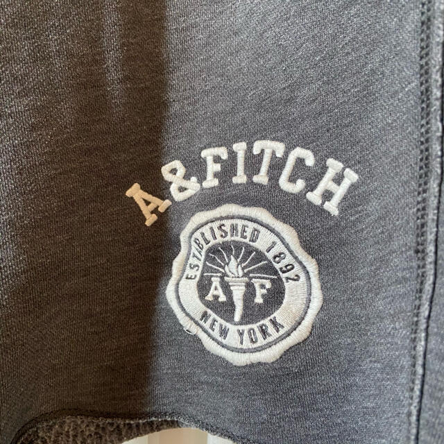 Abercrombie&Fitch(アバクロンビーアンドフィッチ)の美品☆アバクロ　スエットハーフパンツ　グレー　Ｍ メンズのパンツ(ショートパンツ)の商品写真