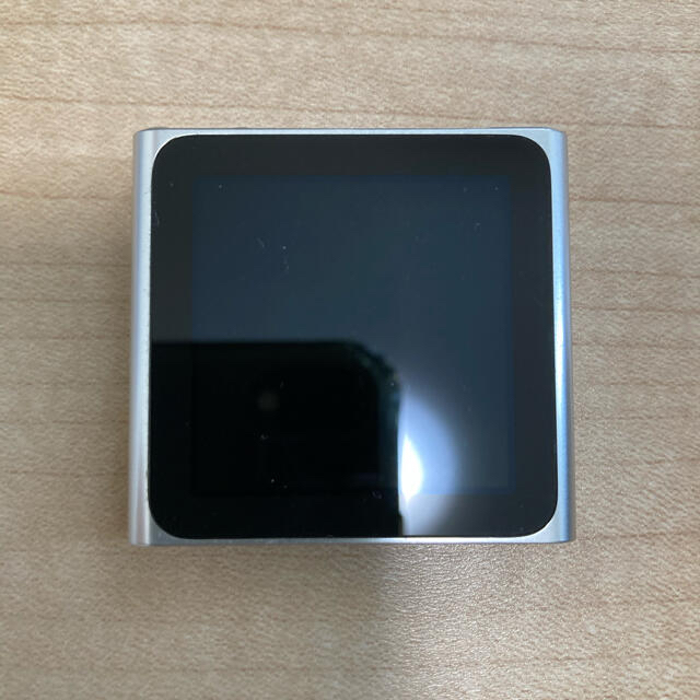 iPod(アイポッド)のiPod nano 第6世代　8GB  シルバー スマホ/家電/カメラのオーディオ機器(ポータブルプレーヤー)の商品写真