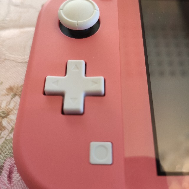 Nintendo Switch(ニンテンドースイッチ)のswitch lite ピンク エンタメ/ホビーのゲームソフト/ゲーム機本体(携帯用ゲーム機本体)の商品写真