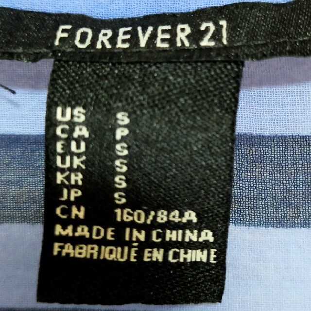 FOREVER 21(フォーエバートゥエンティーワン)のブラウス レディースのトップス(シャツ/ブラウス(半袖/袖なし))の商品写真