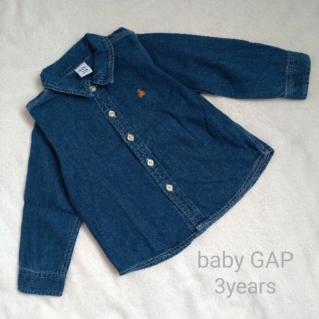 babyGAP(ベビーギャップ)のbaby GAP ベビーギャップ デニムシャツ 3years 100 キッズ/ベビー/マタニティのキッズ服男の子用(90cm~)(Tシャツ/カットソー)の商品写真