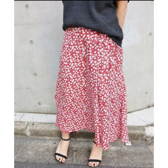 IENA(イエナ)の新品⭐️IENA レトロフラワー ラップスカート　 レディースのスカート(ひざ丈スカート)の商品写真