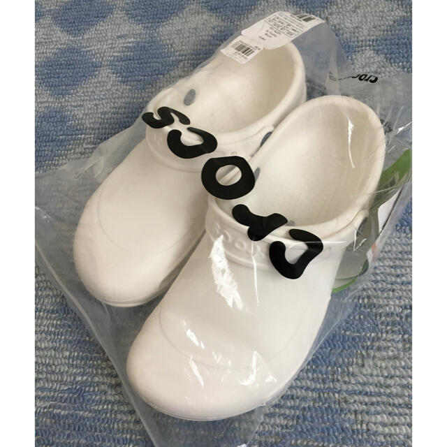 crocs(クロックス)の【新品　未開封】クロックス　ビストロ／ホワイト　25cm レディースの靴/シューズ(サンダル)の商品写真