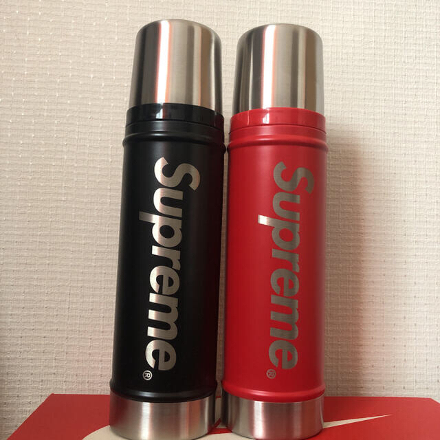 supreme×STANLEY 20 oz bottle BLACK RED キッズ/ベビー/マタニティの授乳/お食事用品(水筒)の商品写真