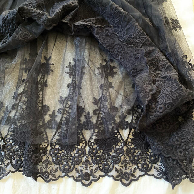 la belle Etude(ラベルエチュード)のラベルエチュード《ローズ刺繍ロングチュールスカート》シアー感　透け感　シースルー レディースのスカート(ロングスカート)の商品写真