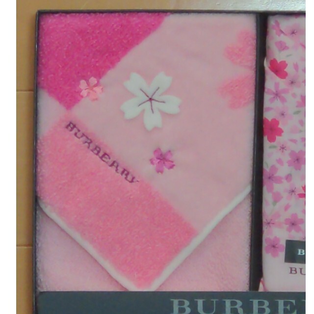 BURBERRY(バーバリー)のBURBERRYハンカチ２枚組桜 レディースのファッション小物(ハンカチ)の商品写真