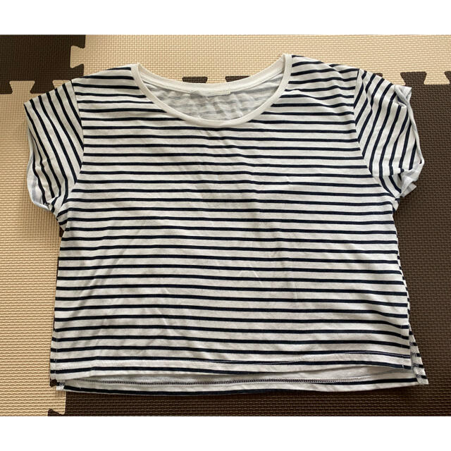 Bershka(ベルシュカ)のショート丈Tシャツ👚 レディースのトップス(Tシャツ(半袖/袖なし))の商品写真