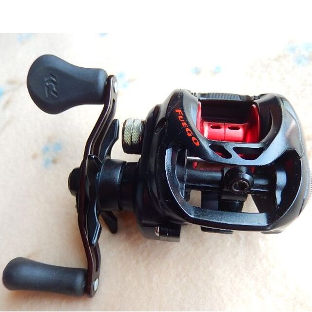 DAIWA(ダイワ)のフエゴ CT 100 XS(右ハンドル　ベイトリール　US) スポーツ/アウトドアのフィッシング(リール)の商品写真