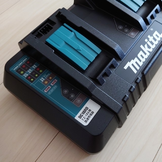 makita 急速充電器 DC18RD 純正品　＋18Vバッテリー2個