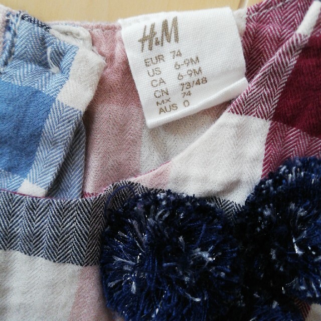H&M(エイチアンドエム)のH&Mチェックワンピース6-9M　美品 キッズ/ベビー/マタニティのベビー服(~85cm)(ワンピース)の商品写真