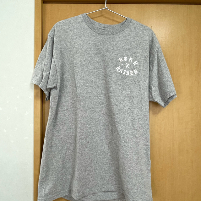 BORN X RAISED（ボーンアンドレイズド）  Ｔシャツ メンズのトップス(Tシャツ/カットソー(半袖/袖なし))の商品写真