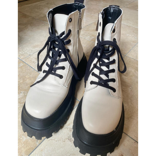 ZARA(ザラ)の【 poitondayo様 お取り置き】ZARA レザー アンクルブーツ レディースの靴/シューズ(ブーツ)の商品写真