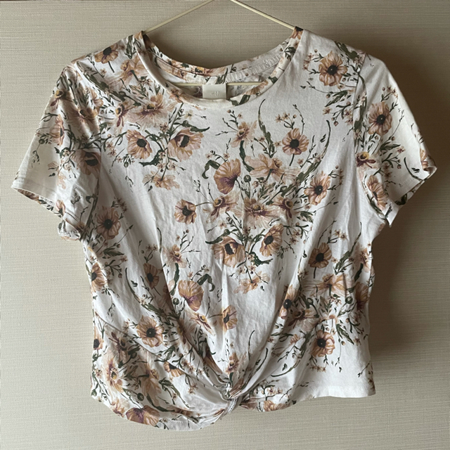 H&M(エイチアンドエム)のH&M 花柄Tシャツ レディースのトップス(Tシャツ(半袖/袖なし))の商品写真