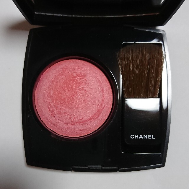 CHANEL(シャネル)の【中古】ジュコントゥラスト330/シャネル/チーク/ローズペティヤン コスメ/美容のベースメイク/化粧品(チーク)の商品写真