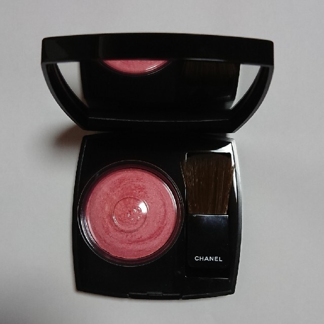 CHANEL(シャネル)の【中古】ジュコントゥラスト330/シャネル/チーク/ローズペティヤン コスメ/美容のベースメイク/化粧品(チーク)の商品写真