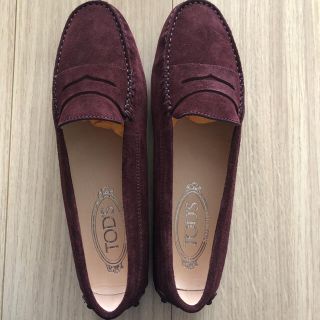 トッズ(TOD'S)のTOD'S  スエード ゴンミーニ　ドライビングシューズ　24.5㎝　レディース(ローファー/革靴)