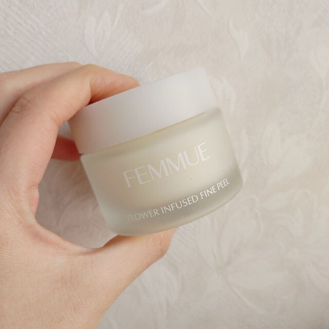 Cosme Kitchen(コスメキッチン)のFEMMUE フラワーインフューズドファインピール コスメ/美容のボディケア(ボディスクラブ)の商品写真