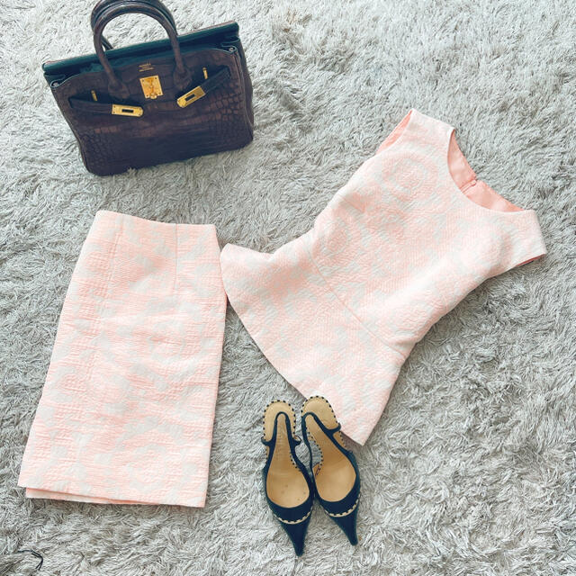 Pinky&Dianne(ピンキーアンドダイアン)の新品同様PINKY & DIANNE 美ライン　スーツ　トップス　スカート レディースのフォーマル/ドレス(スーツ)の商品写真