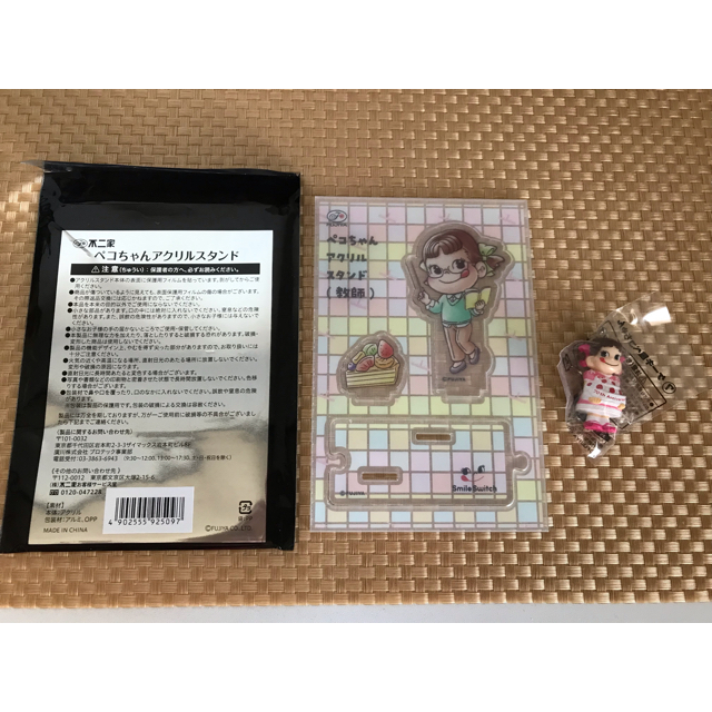ぺこちゃんアクリルスタンドとキーホルダー用マスコット レディースのファッション小物(キーホルダー)の商品写真