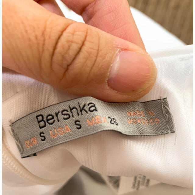 Bershka(ベルシュカ)のBershka 白　オールインワン　レディース  ホワイト　シンプル　ベルシュカ レディースのパンツ(オールインワン)の商品写真