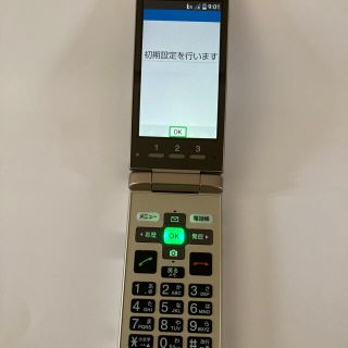 キョウセラ(京セラ)のKYF36 GOLD au 簡単ケータイ(携帯電話本体)