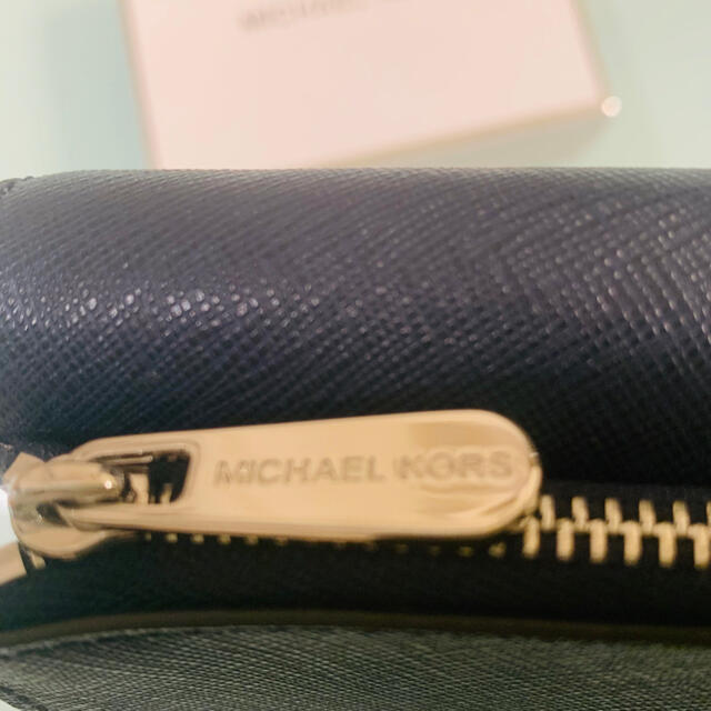 Michael Kors(マイケルコース)の★新品未使用★ マイケルコース MICHAEL KORS レディース二つ折り財布 レディースのファッション小物(財布)の商品写真