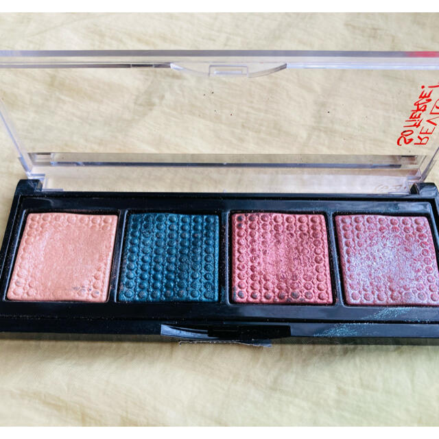 REVLON(レブロン)の【匿名送料込】レブロン ソー フィアス プリズマティック パレット アイシャドウ コスメ/美容のベースメイク/化粧品(アイシャドウ)の商品写真