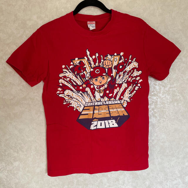 広島東洋カープ(ヒロシマトウヨウカープ)のカープ2018 Tシャツ スポーツ/アウトドアの野球(記念品/関連グッズ)の商品写真