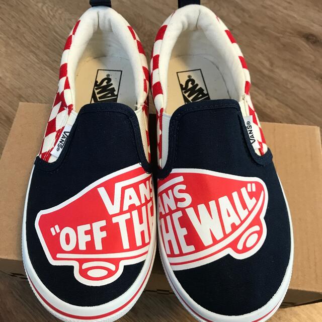 VANS(ヴァンズ)の【新品未使用】VANS スリッポン キッズ/ベビー/マタニティのキッズ靴/シューズ(15cm~)(スリッポン)の商品写真