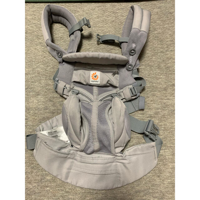 Ergobaby(エルゴベビー)のエルゴ OMNI 360 クールエア／グレー キッズ/ベビー/マタニティの外出/移動用品(抱っこひも/おんぶひも)の商品写真