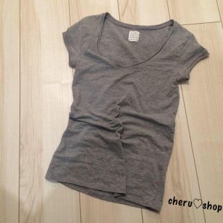 ザラ(ZARA)のZARA VネックグレーTシャツ(Tシャツ(半袖/袖なし))