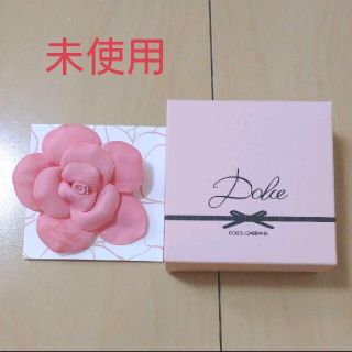 ドルチェ＆ガッバーナ コサージュ  ホワイト グリーン アクセサリー DOLCE&GABBANA  | 花 フラワー ファッション 白色 ドルガバ D&G アパレル ブランド小物 ABランク