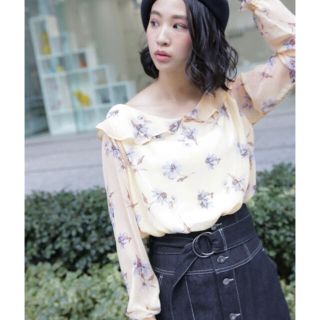 ミスティウーマン(mysty woman)のミスティウーマン♡花柄シフォン裾シャーリングブラウス(シャツ/ブラウス(長袖/七分))